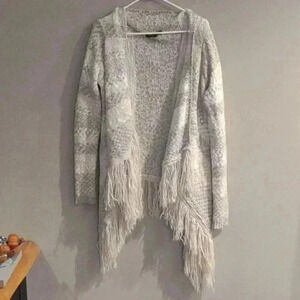 Romeo+Juliet Couture neutral colors shawl with sleeves fringe hem women's medium